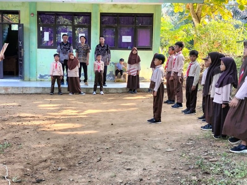 SD Negeri 3 Patemon Gelar Upacara Peringatan Hari Pendidikan Nasional